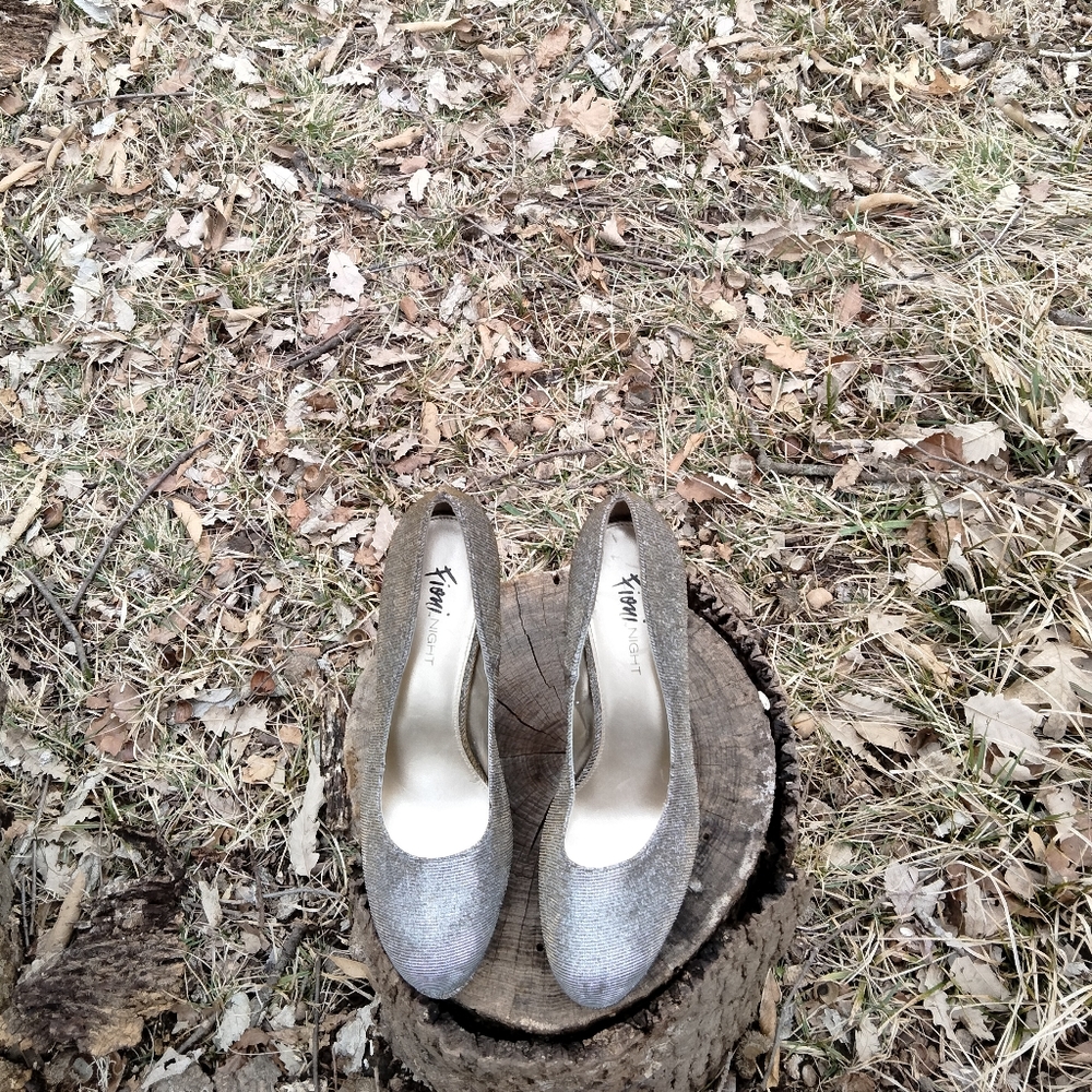 SOLD!Discount!👀 Fioni Night Metallic Pumps in size 9.5 - Picture 2 of 6
